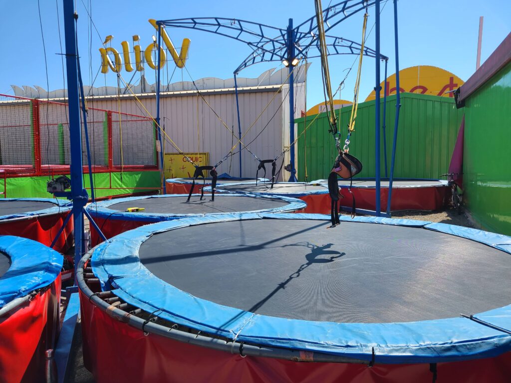 Trampoline avec élastiques : Fabrikus World